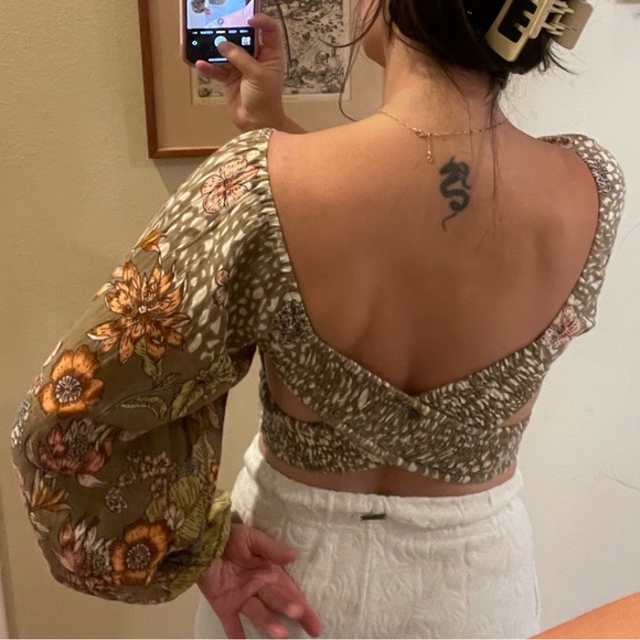 Cropped top with open back - Picture 3 of 7